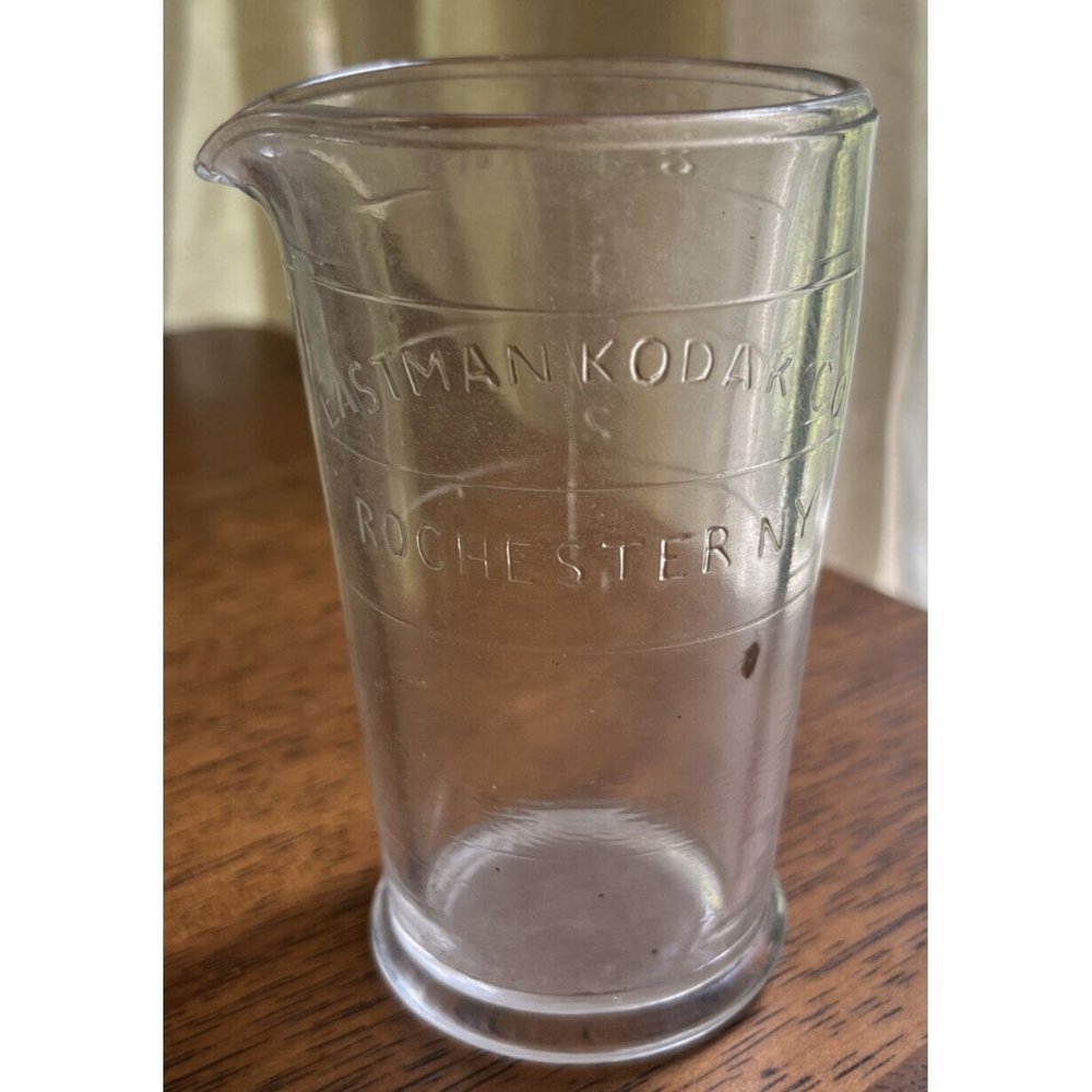 Vtg. Eastman Kodak Co. Photographic Beaker Measuring Cup w/spout Rochester Ny 2